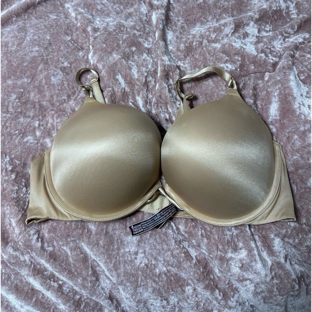 Victoria’s Secret bombshell tan bra